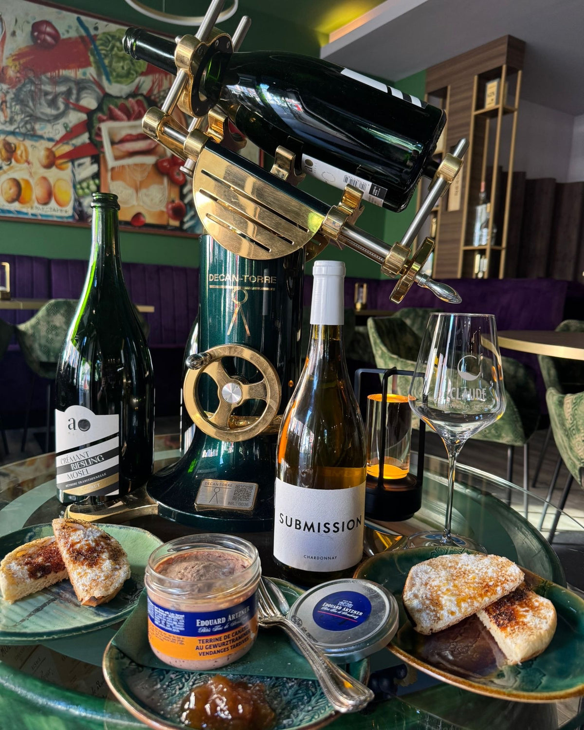 Keramik bemalen und Wein genießen