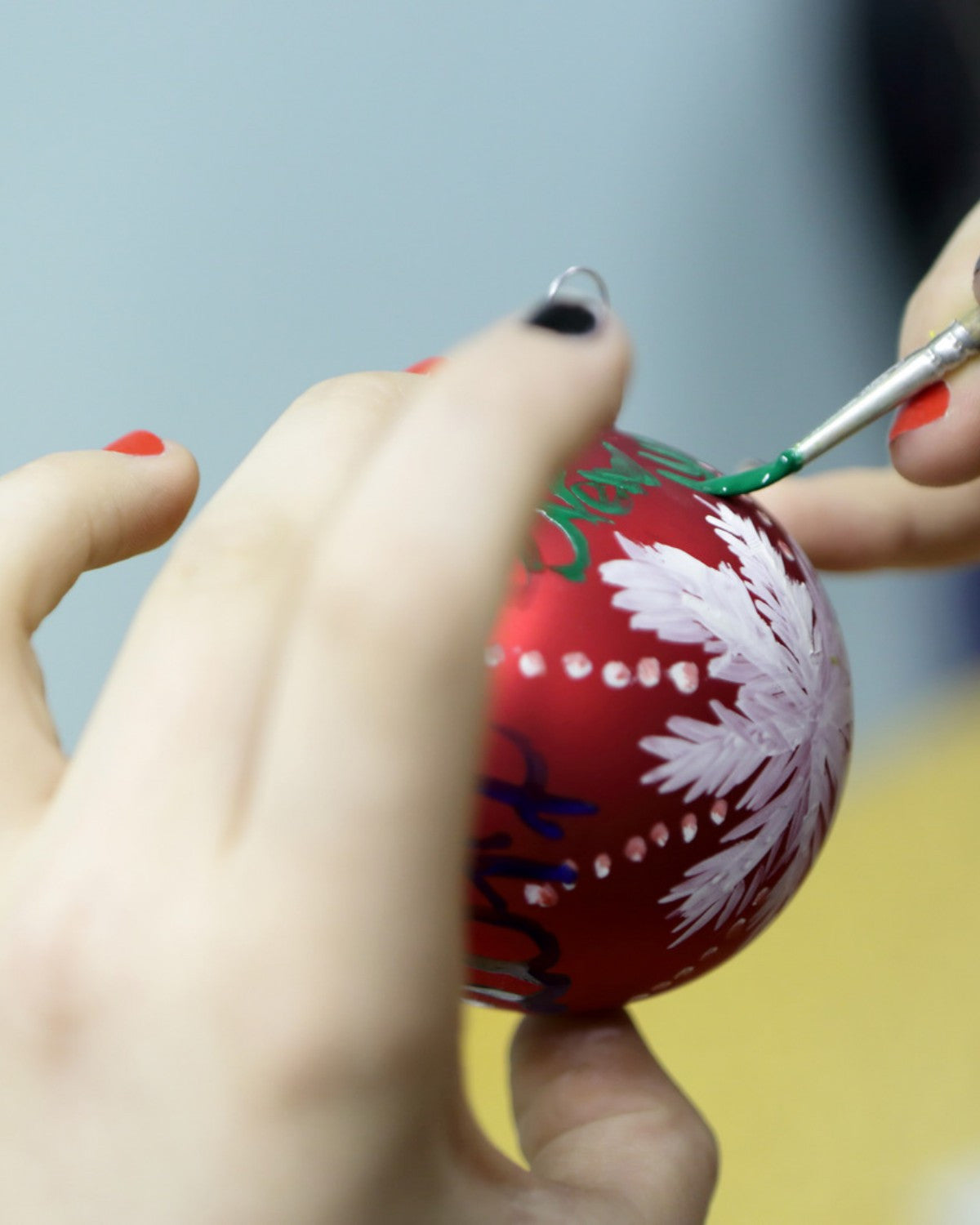 Weihnachtsbaumkugeln bemalen
